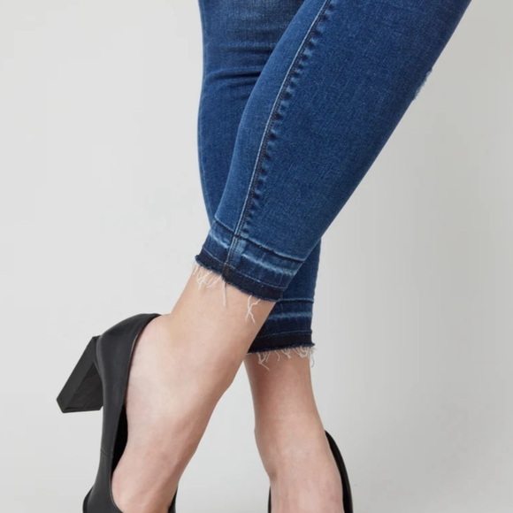 Spanx Women’s Distressed Ankle Skinny Jeans Medium Wash Blue Size Small - Picture 3 of 13